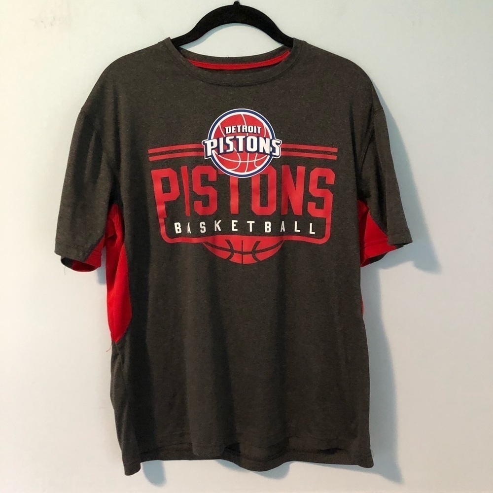 Detroit Pistons Red & Gray Short Sleeve T-Shirt Size Medium